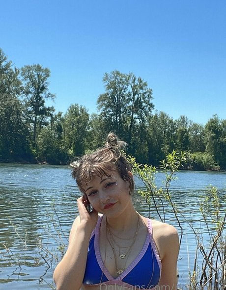 poisonlilly beautiful model pics