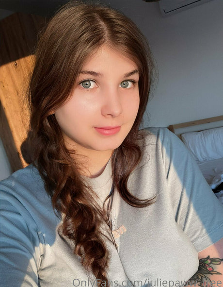 juliepaww free sex actress pics