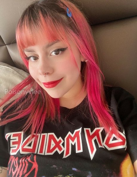 poisonyviee sex pornstar pic