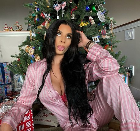 Jordan Taverner beautiful star photos