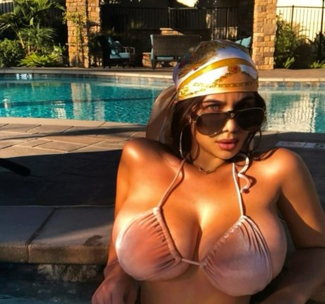 Jordan Taverner pretty actress photo