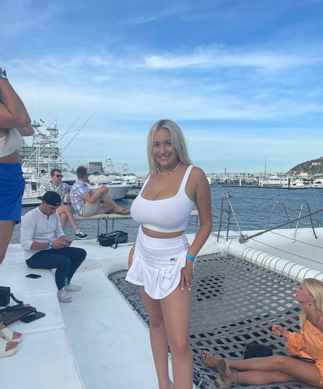 Holly Youpa star photos