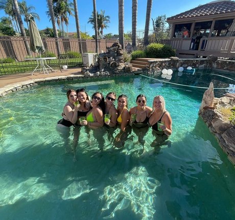 Holly Youpa erotic actress gallery