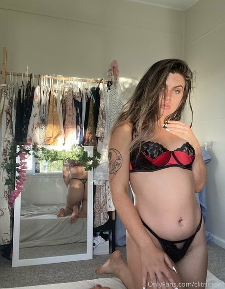 clitriinee2 nude model pic