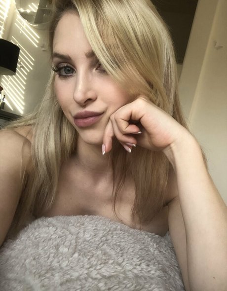 alixlynx pornstar top img