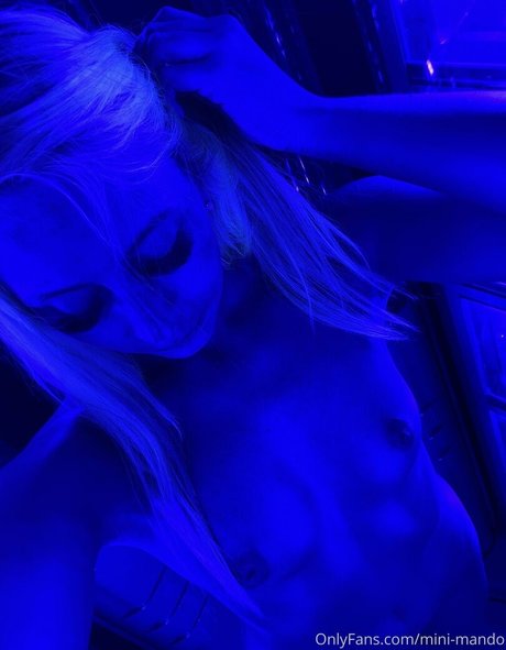 mini mando exclusive model pic