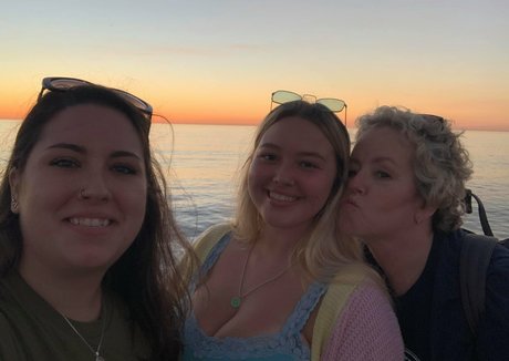 Peytn model nice img