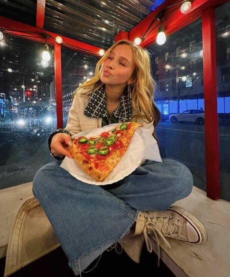 Ella Horan model exclusive pic