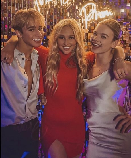 Ella Horan model hot image