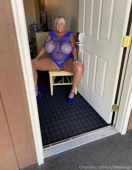 kaylakleevage star beautiful photos