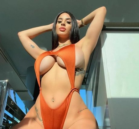 Jasleen Brar star hd picture