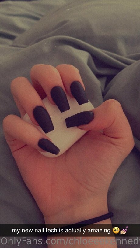 chloeeekennedy model naked images