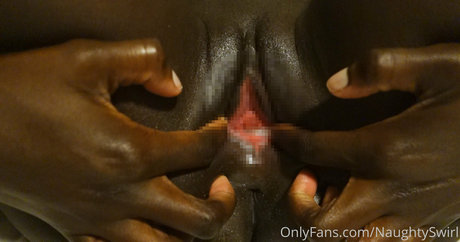 naughtyswirlfree sexy star image