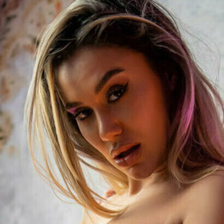 Sustotheanne model naked photo