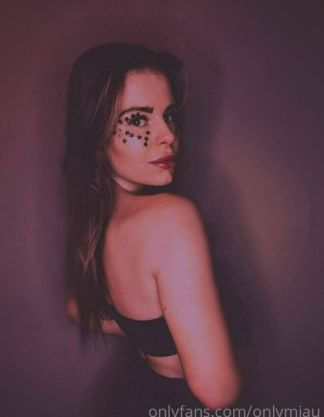 onlymiaux adult model archive