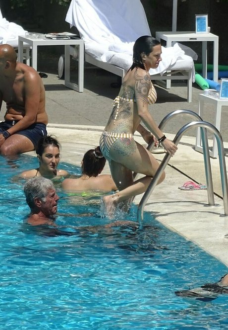 Asia Argento pornstar naked galleries