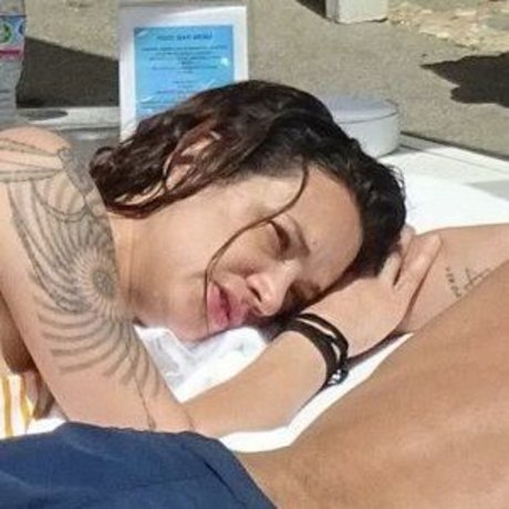 Asia Argento hd model pics