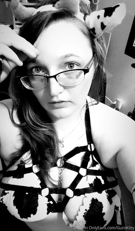 gurokitty model nude image