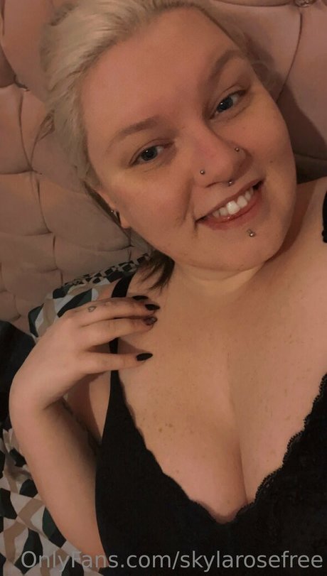 skylarosefree erotic star img