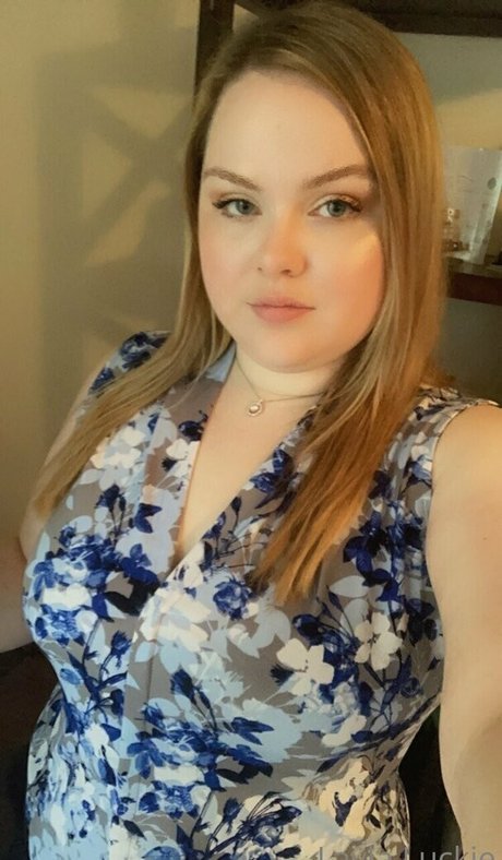 laylaluckie24 hot star photo