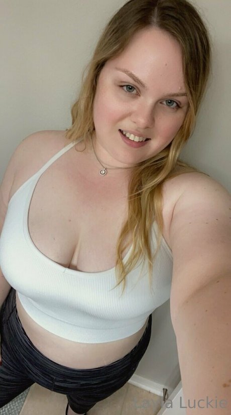 laylaluckie24 pornstar nudes pics