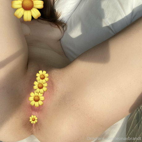 leonaxbrandt beautiful model photo