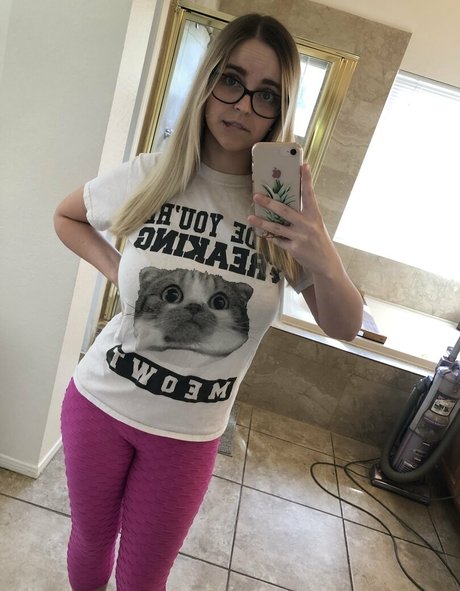 codivorefree pretty actress img