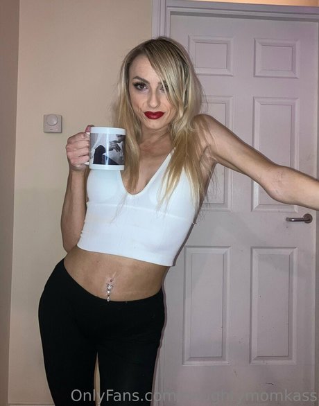 naughtymomkass profile pic