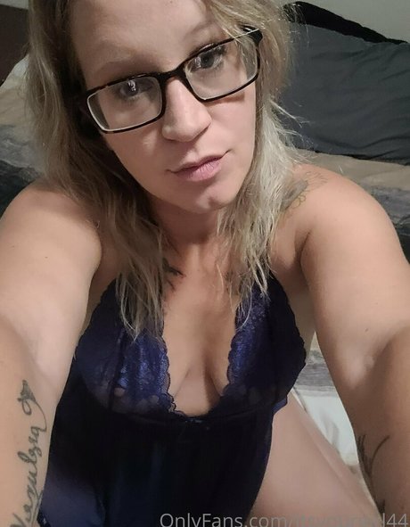 itsyourgirl44 pretty pornstar pics