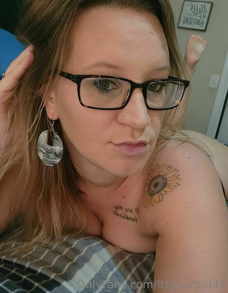 itsyourgirl44 pornstar hot gallery