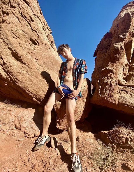 chrisoflyng model top photo