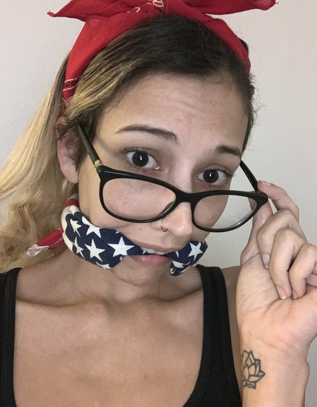 realgarnetrose model perfect photo