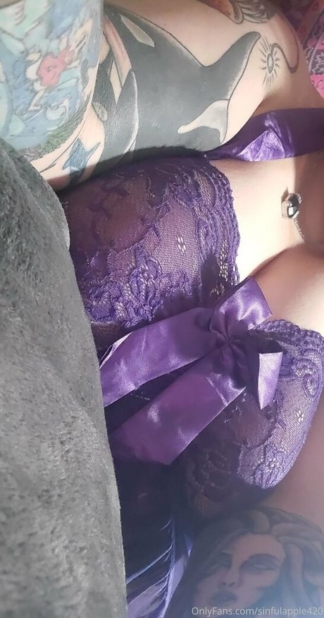 sinnfulapple420 beautiful model image