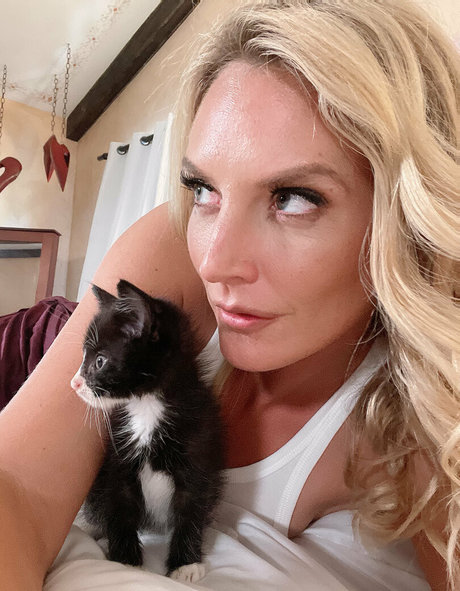 monawalesxxx top actress galleries