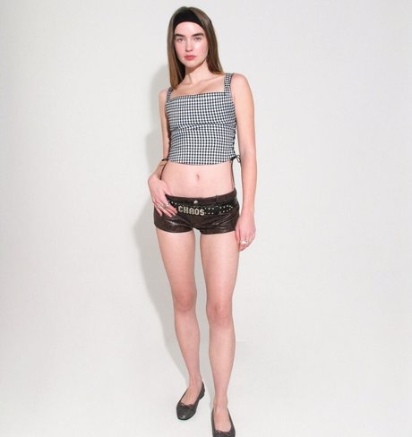 Ali Michael art model pic