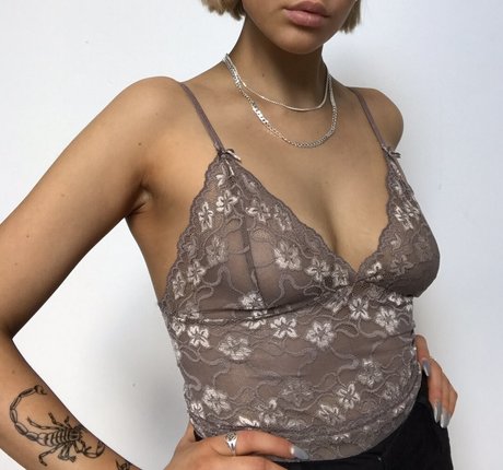 Alice Copeland model top picture