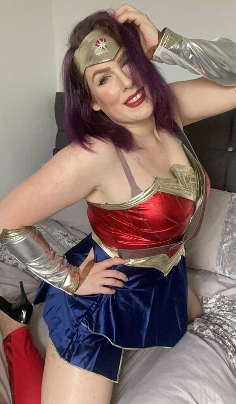 suziesuze model top pic