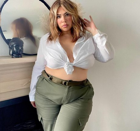 CarlaLuxx model art pictures