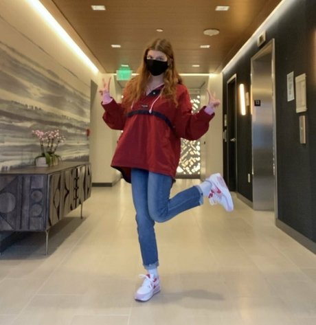 sexyredinbed pornstar pretty pictures