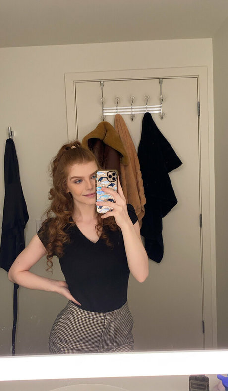 sexyredinbed pornographic star pictures