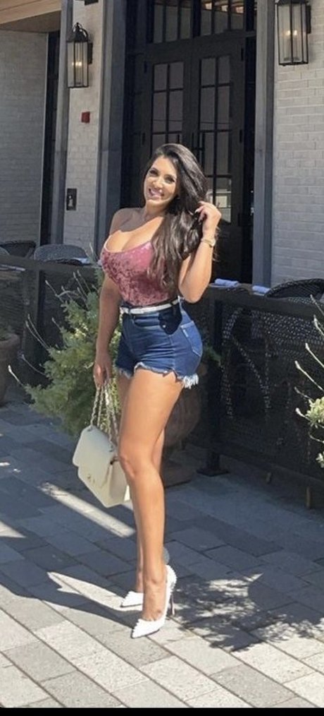 Nikki Waka adult star img