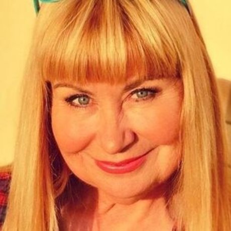 Sian Lloyd profile pic