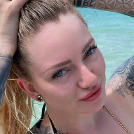 Sinead Bales pretty model img