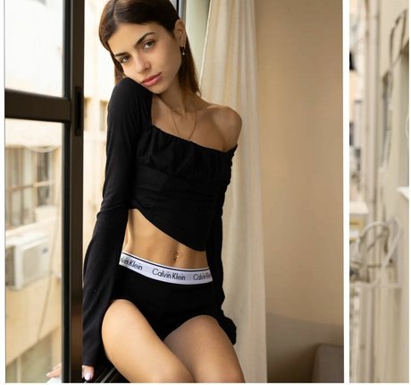 Gaya Gold model hot images