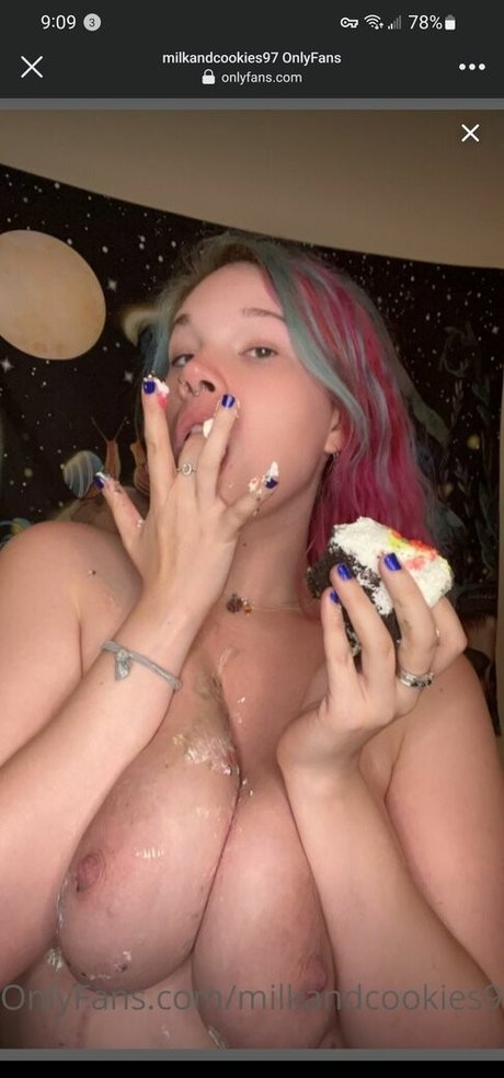 milkandcookies97 naked pornstar pictures