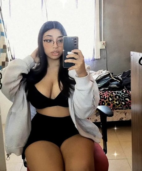 Anahi Cardenas hd star pictures