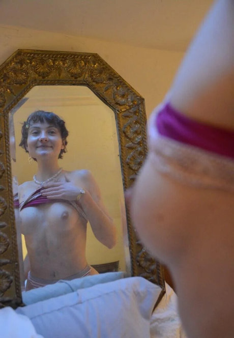 bloomhypercutepirate naked model img