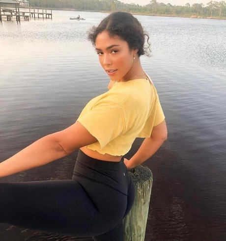 Holland Hoelland adult model photos