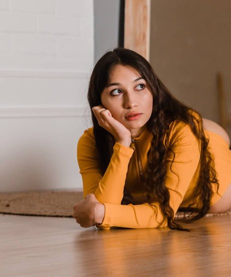 Yulia Sweet Girl pornstar naked picture