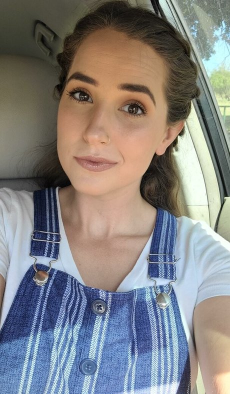 Lizzie All Day star porn galleries